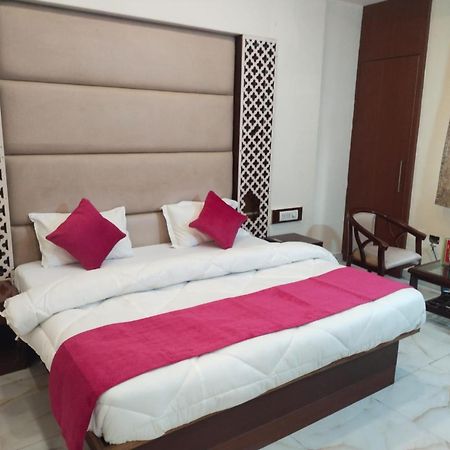 Hotel Lav Kush Deluxe At Paharganj Új-Delhi Kültér fotó