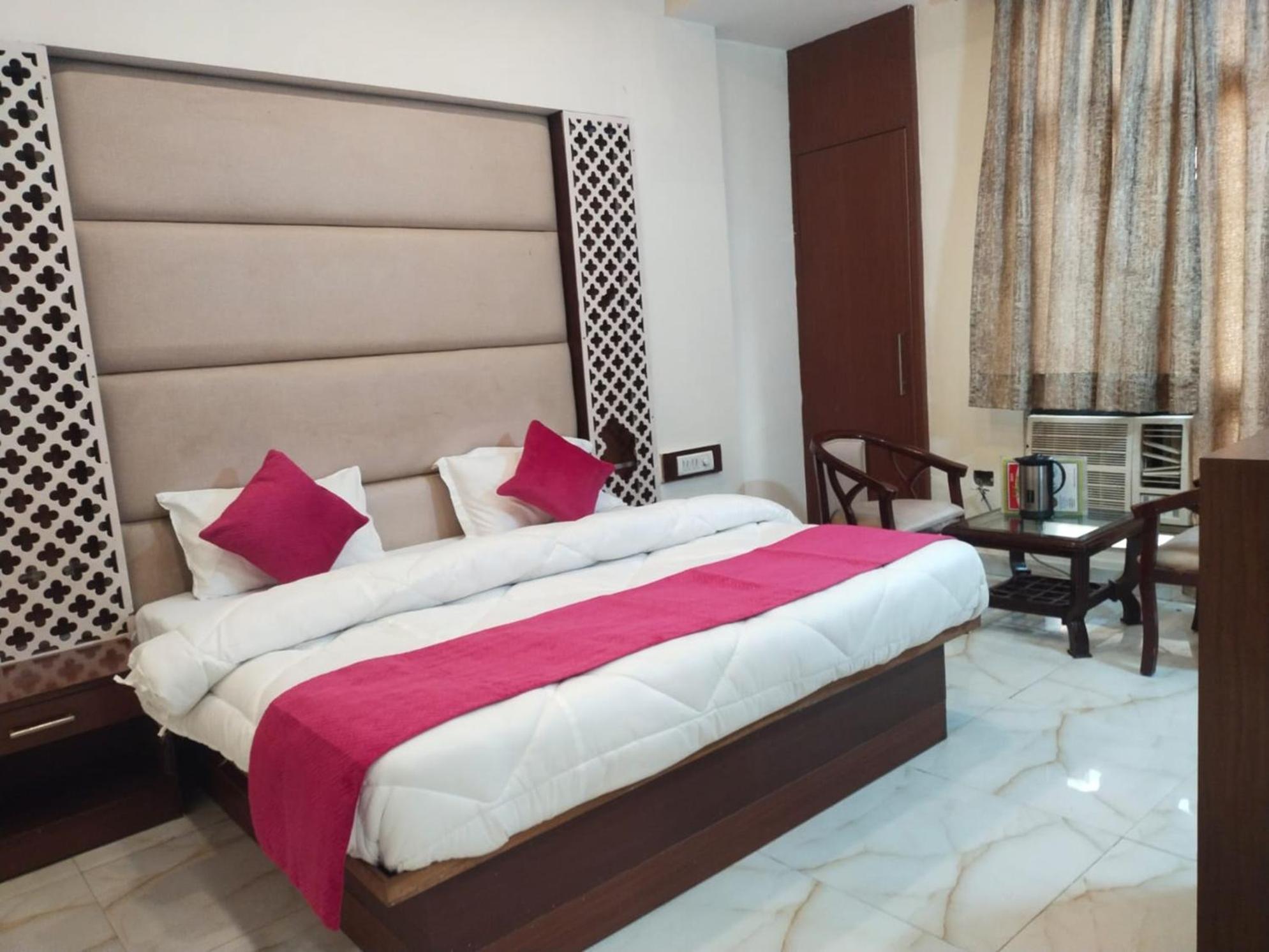 Hotel Lav Kush Deluxe At Paharganj Új-Delhi Kültér fotó